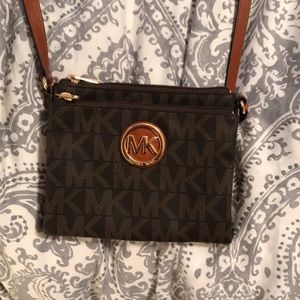 Michael kors crossover purse